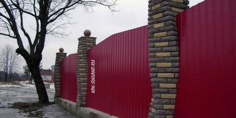 Jak rozmístit cihlové plotové sloupky vlastníma rukama?